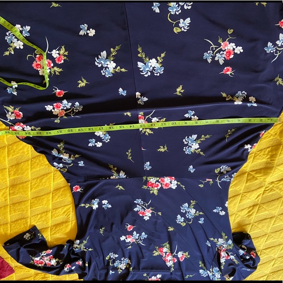 Chap’s XL  dress.  3/4 sleeve. Floral dress with gathering at front.  FLATTERING - Picture 15 of 16